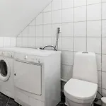 New! Well Eqipped Three Bedroom Penthouse! Apartment