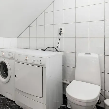 New! Well Eqipped Three Bedroom Penthouse! Lejlighed