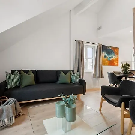 New! Well Eqipped Three Bedroom Penthouse! Apartamento *