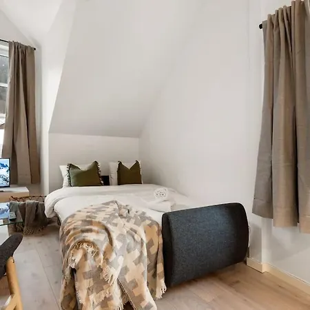 New! Well Eqipped Three Bedroom Penthouse! Lejlighed *